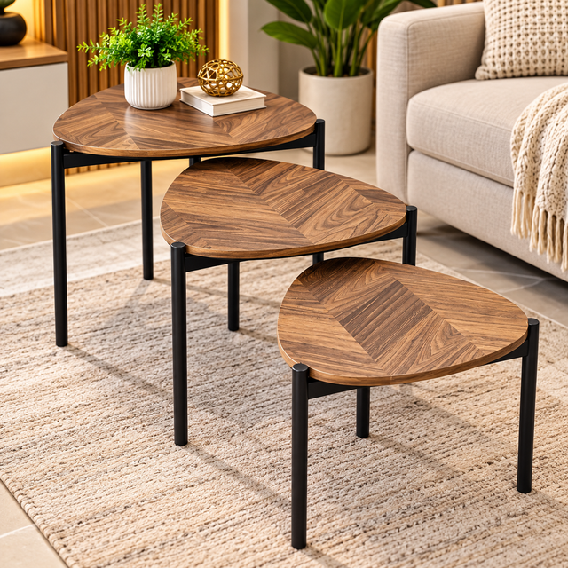 A pure wooden set of coffee table
Utw