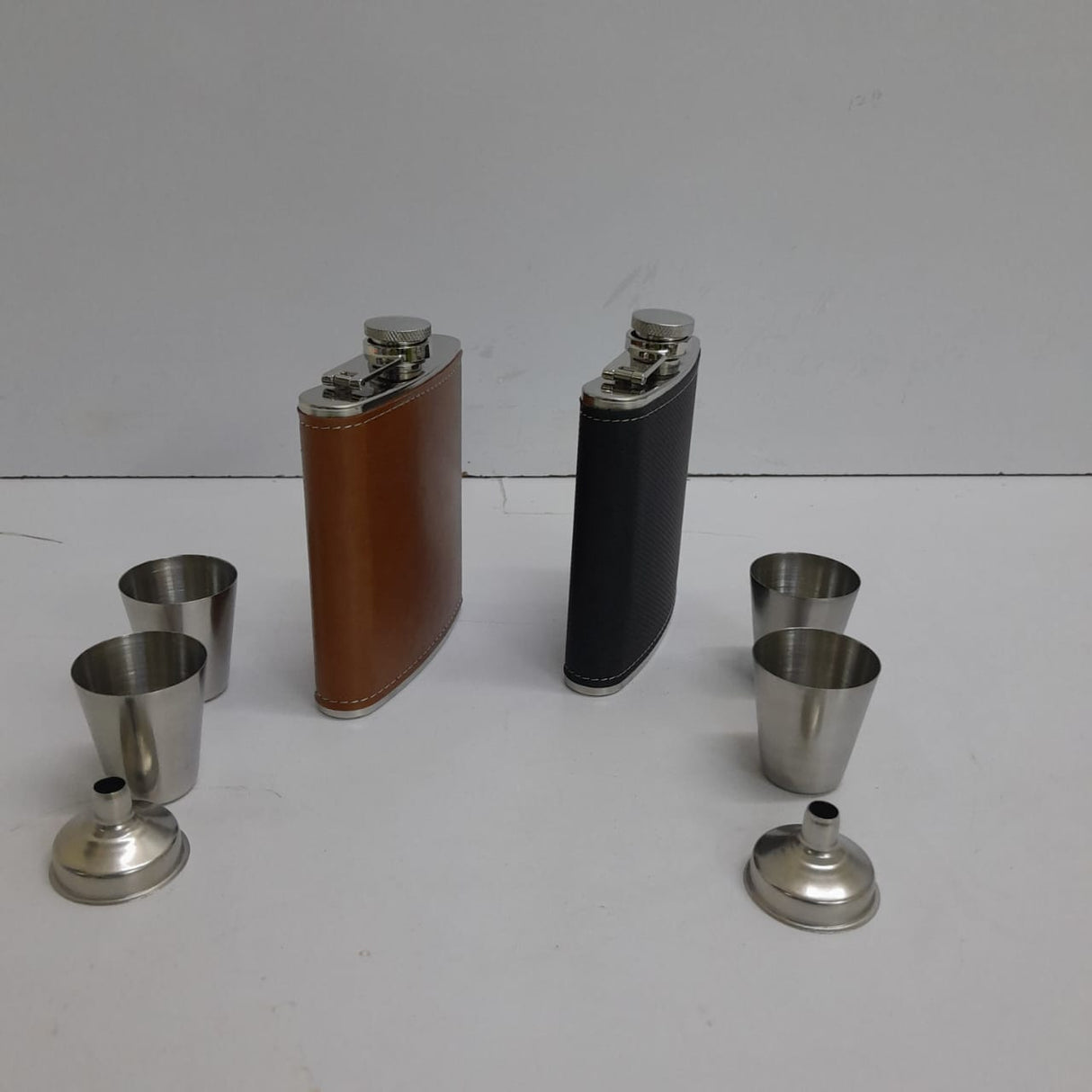 Portable hip flask/whisky bottle