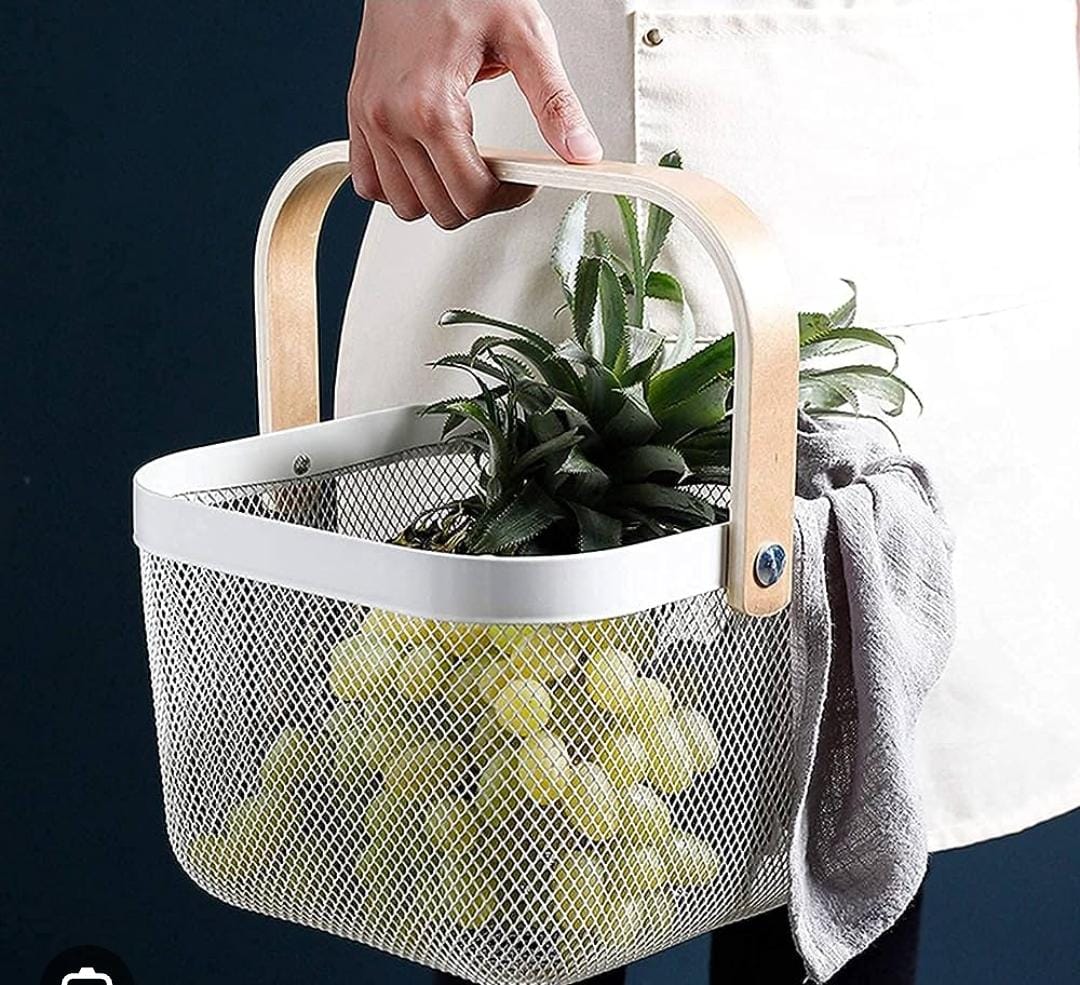 High quality mesh wire fruit basket with wooden handle