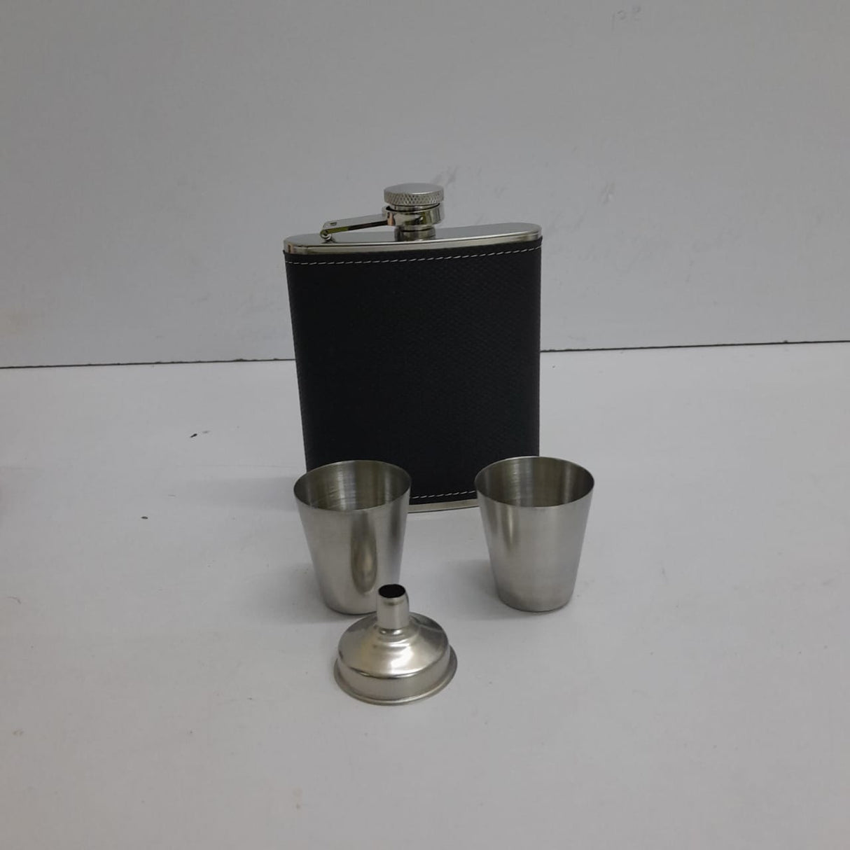 Portable hip flask/whisky bottle