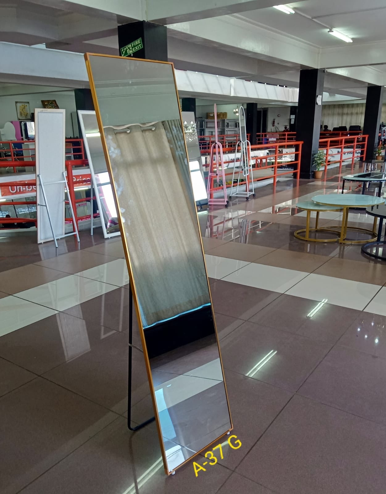 Executive dressing mirror
