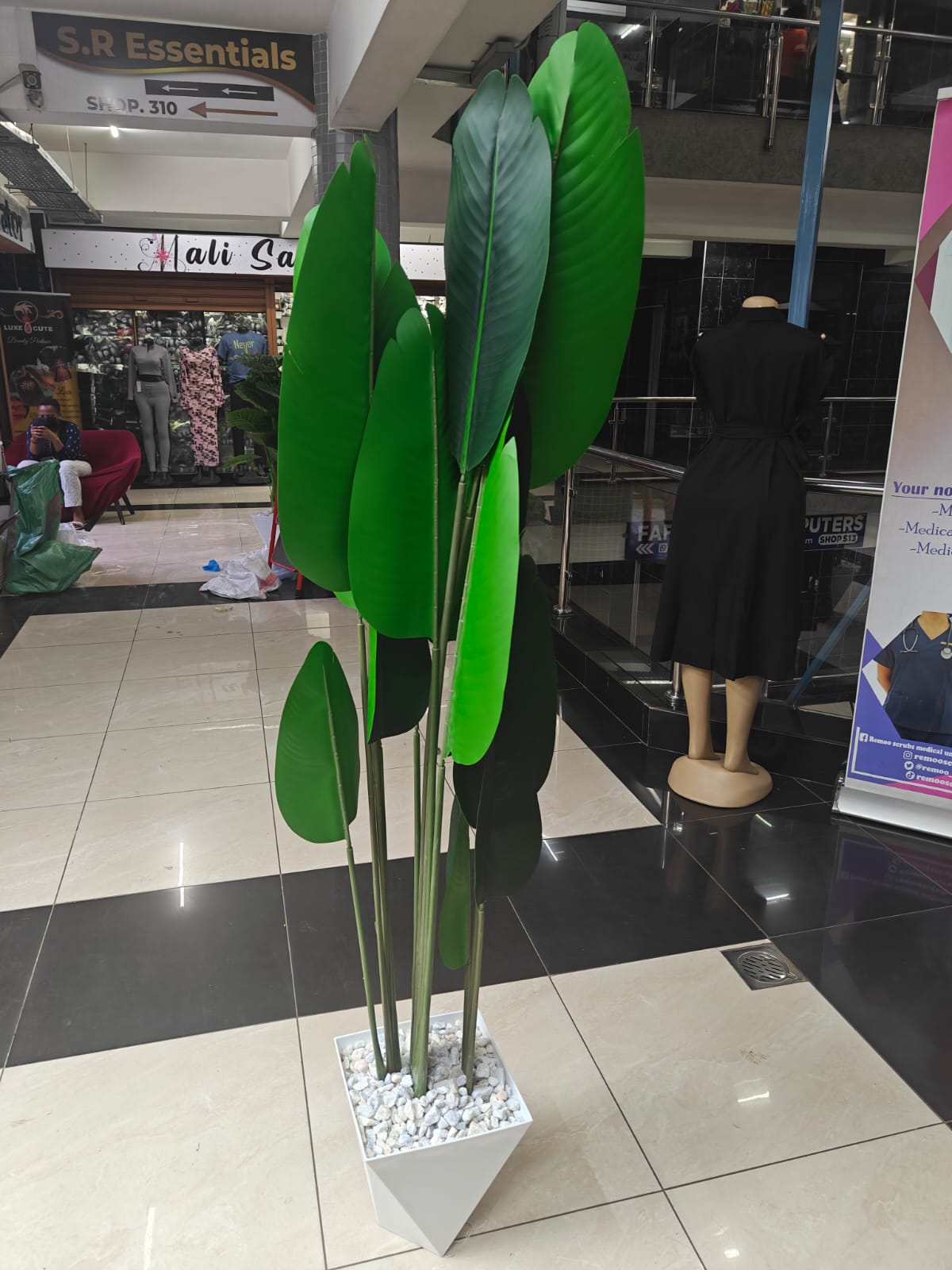 Artificial banana leaf plant with decorative plastic vase 180 cm