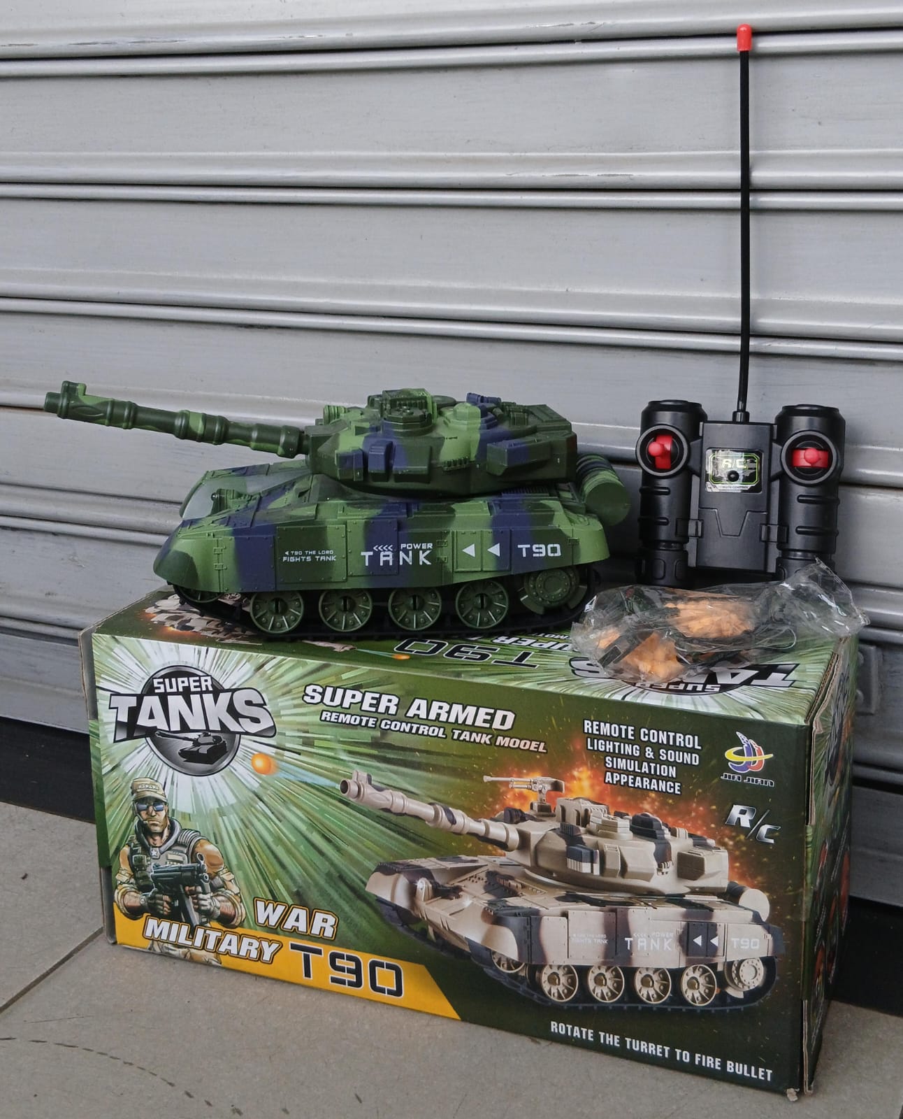 Military super tank remote control with lighting & sound simulation appearance