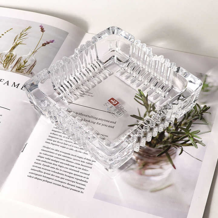 GLASS ASH TRAY SQUARE CLEAR
