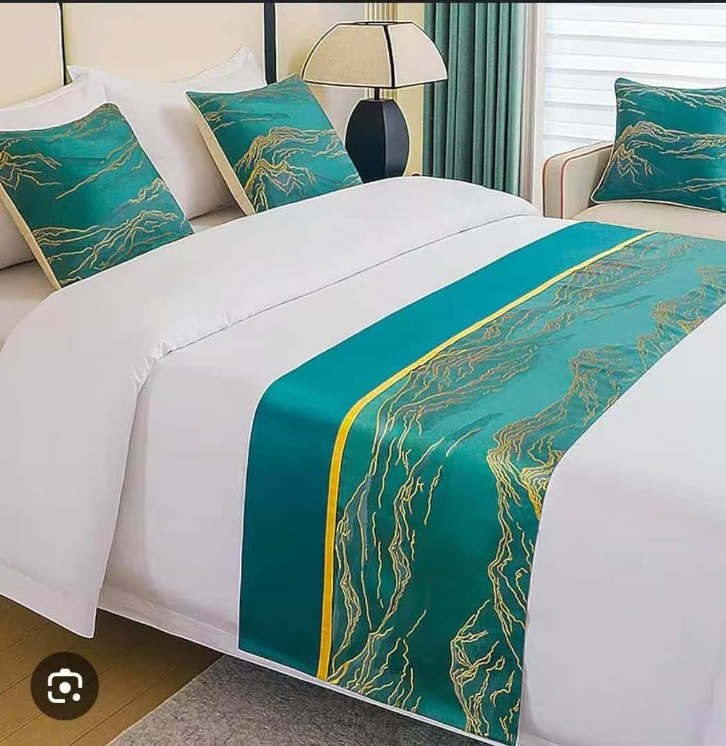 bedrunner with two matching pillow cases