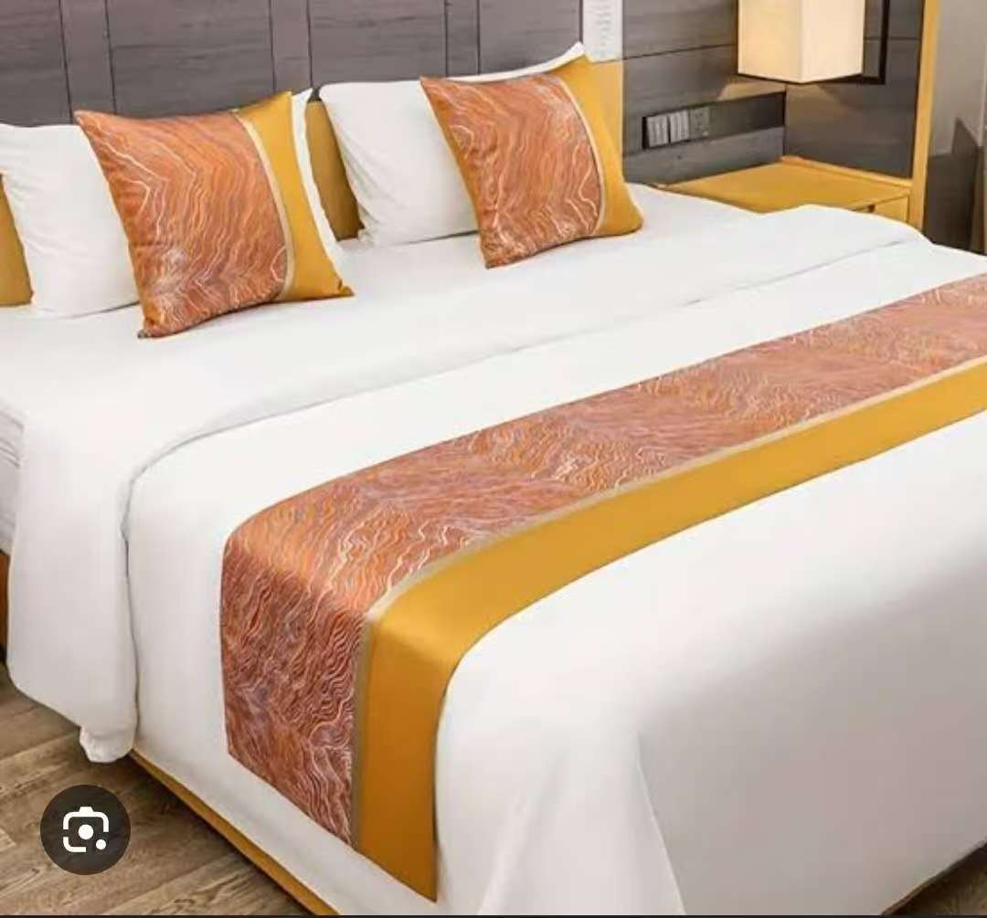 bedrunner with two matching pillow cases