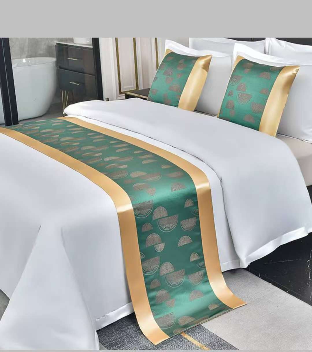 bedrunner with two matching pillow cases