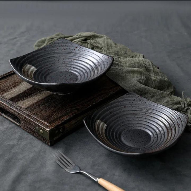 Stoneware Black Sizzling Bowl
Material: Durable stoneware, ideal for high-heat serving and oven use
Color: Sleek matte black finish for a modern, professional look
Function: Perfect for serving sizzling hot dishes like meats, stews, or stir-fries
Design: Heat-retaining build keeps food warm at the table, enhancing presentation and flavor