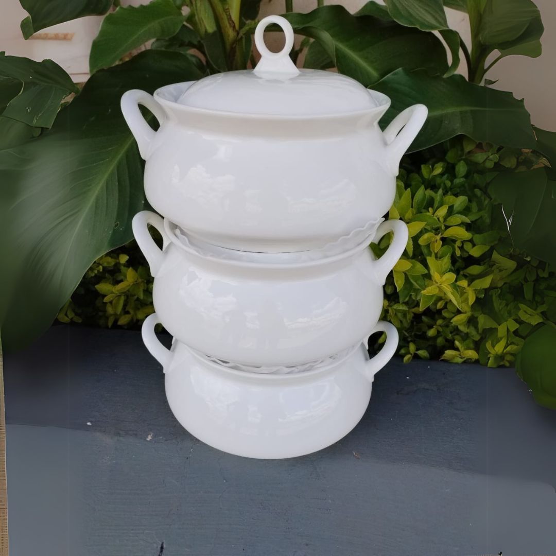Plain porcelain serving pot