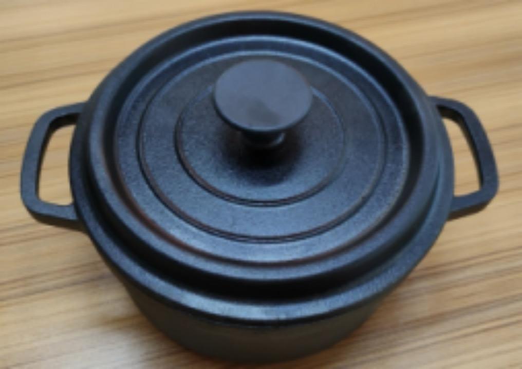 Heavy duty cast iron cookware set