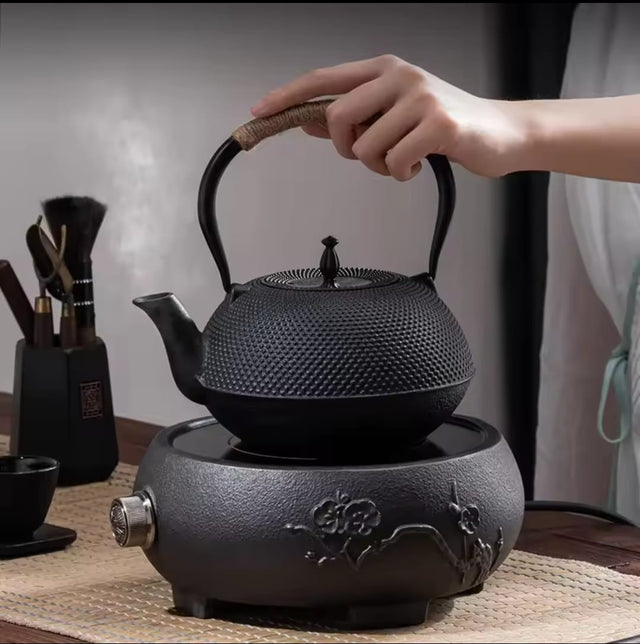 Heavy duty cast iron cookware set