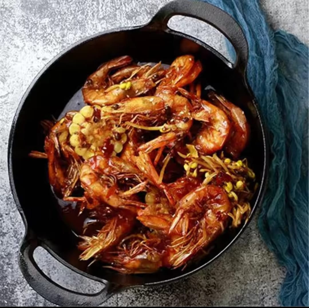 Heavy duty cast iron cookware set