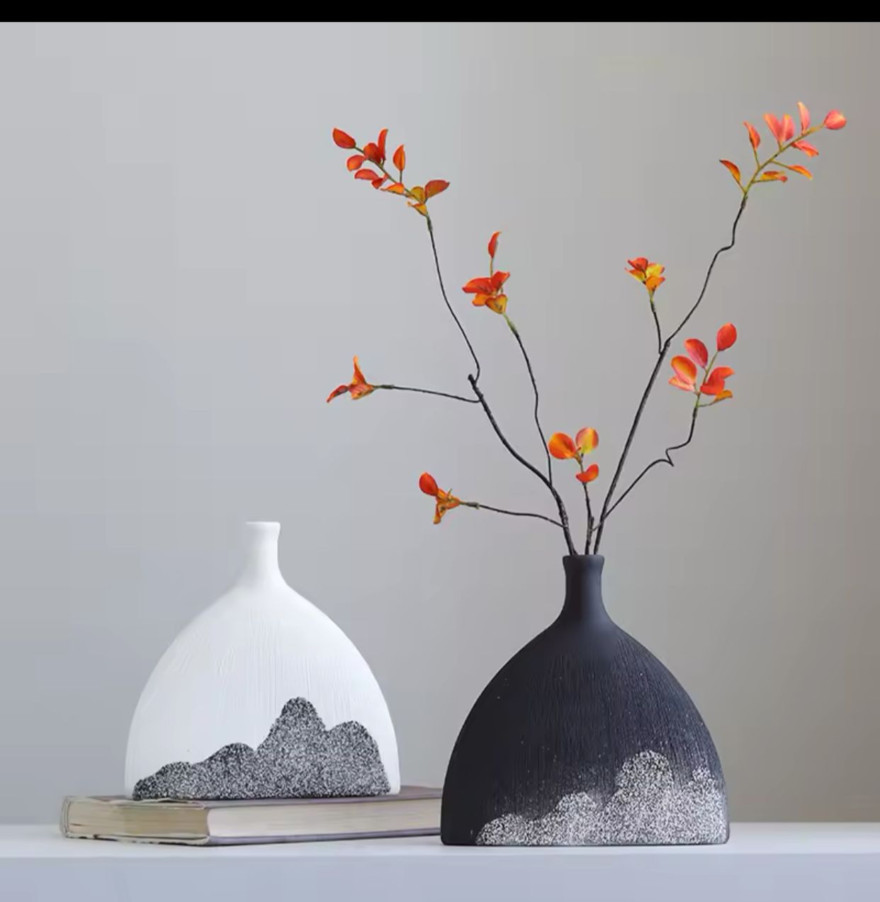 Modern Ceramic Vase - Fish-Tail Design in Matte Black & White, Handcrafted with Snow Powder Mountain Patterns for Home Décor