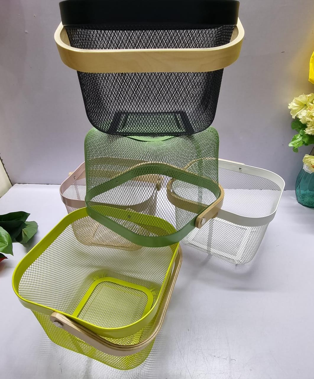 High quality mesh wire fruit basket with wooden handle