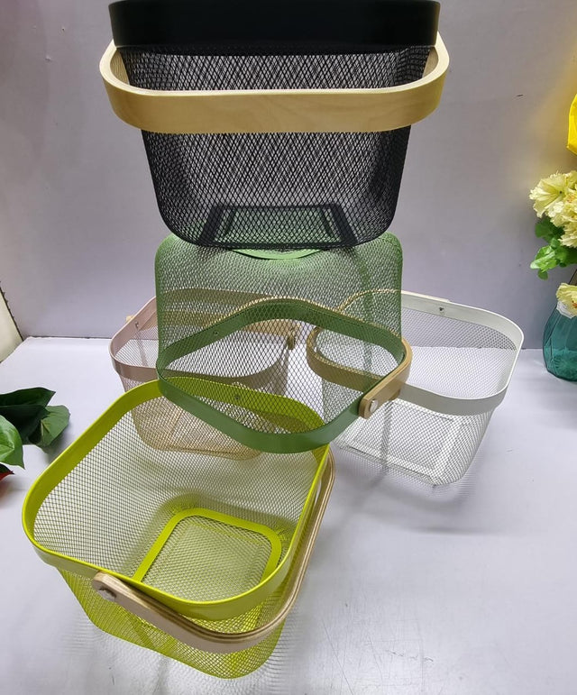 High quality mesh wire fruit basket with wooden handle