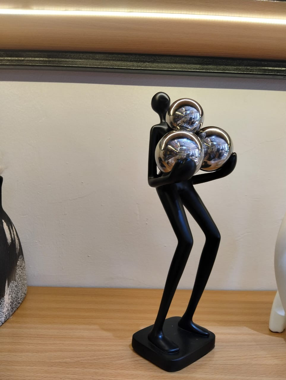 Sculptures & Figurines