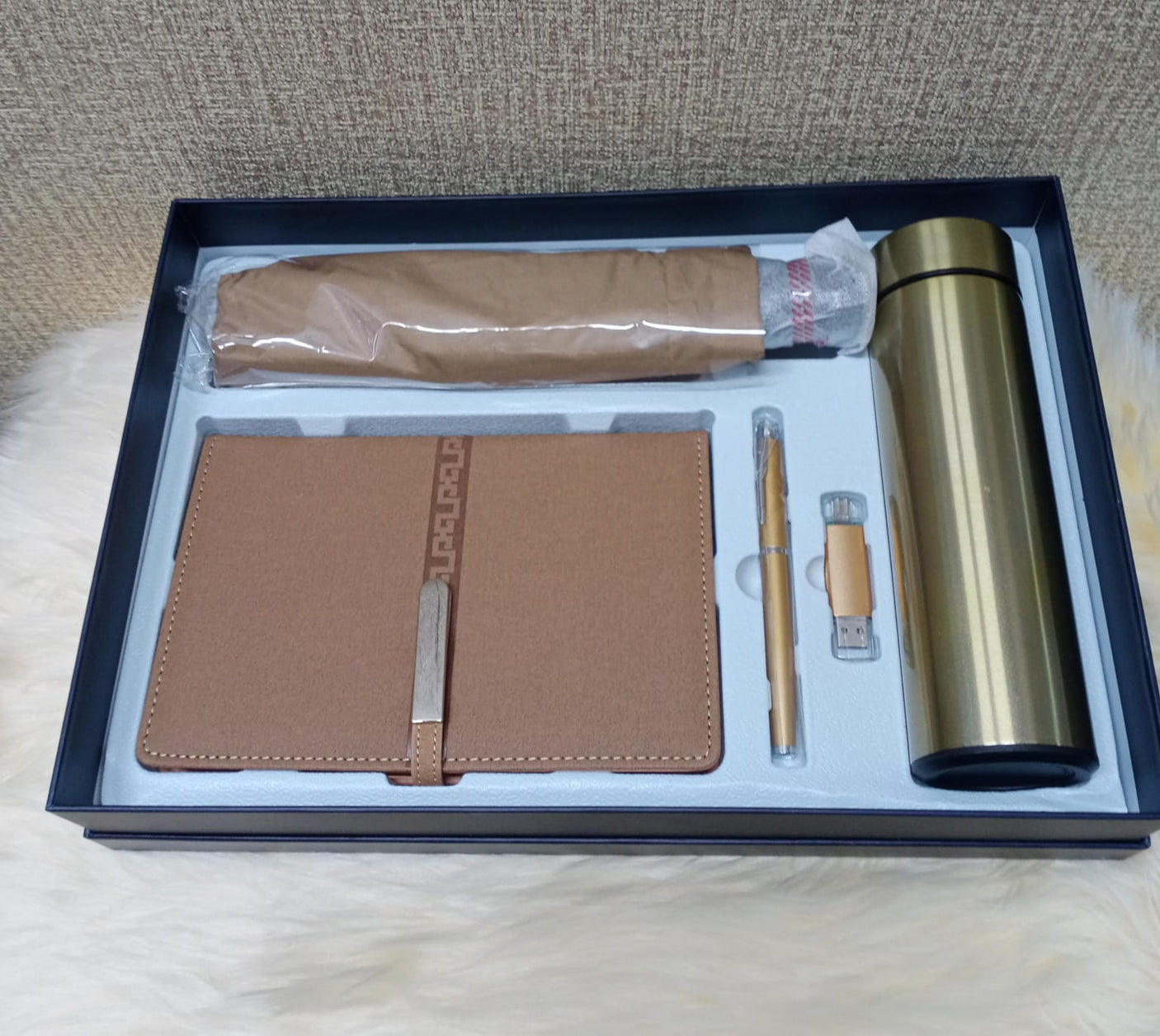 corporate luxurious gift pack