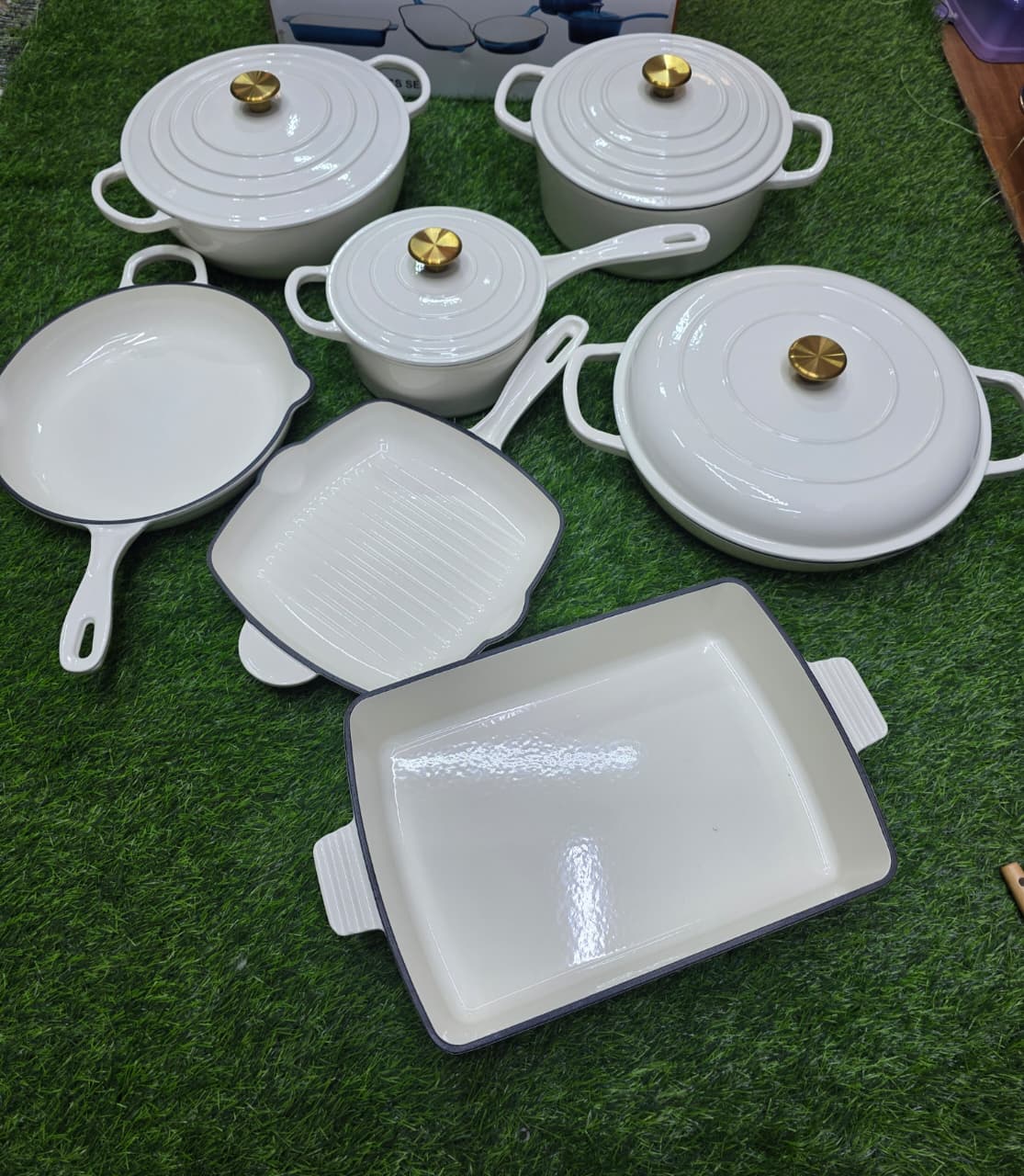 CAST IRON COOKING POTS