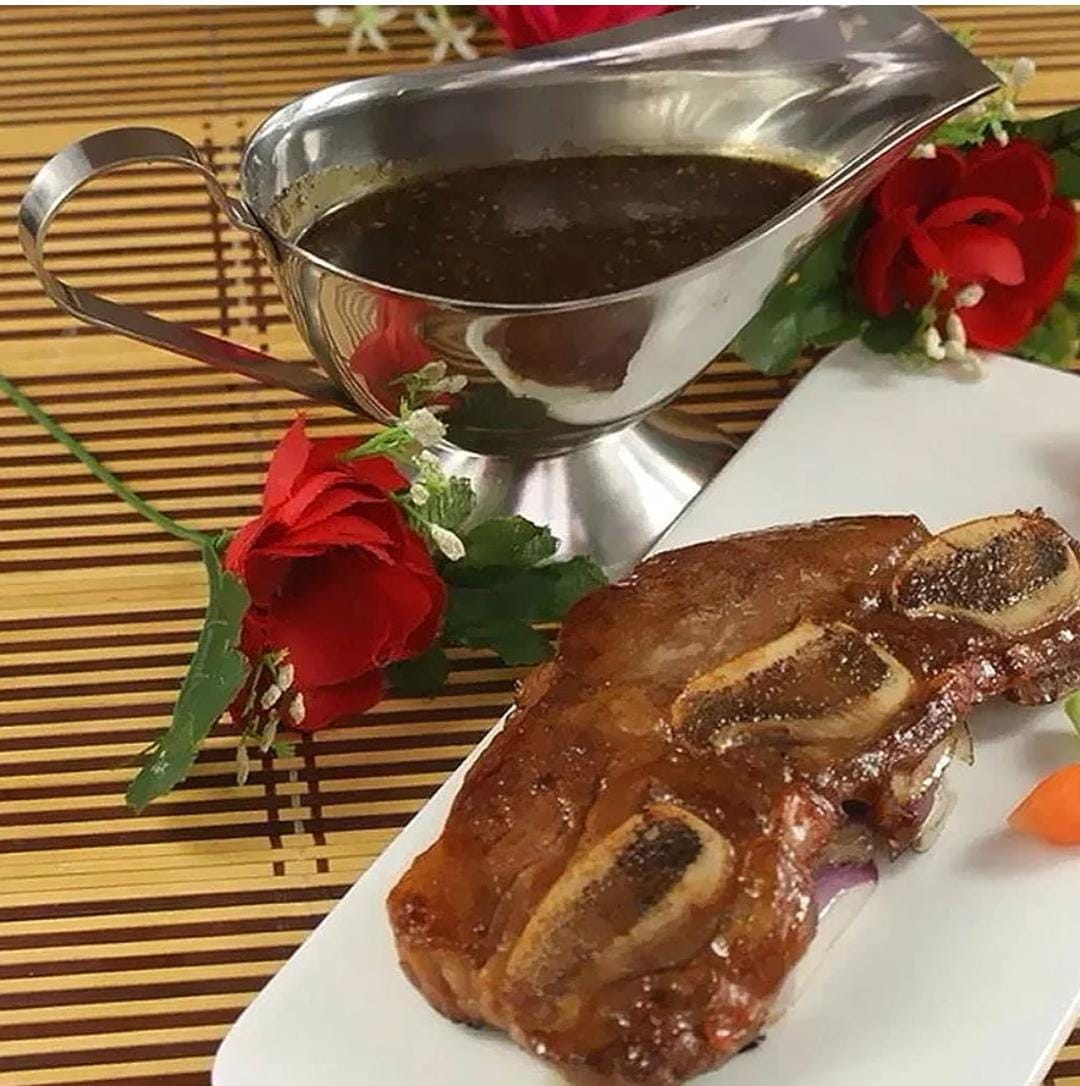 Sauce and gravies serving boat