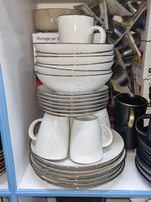 24pcs white dotted dinnerset available at ksh 5500 

6cups
6plates
6side plates
6bowls