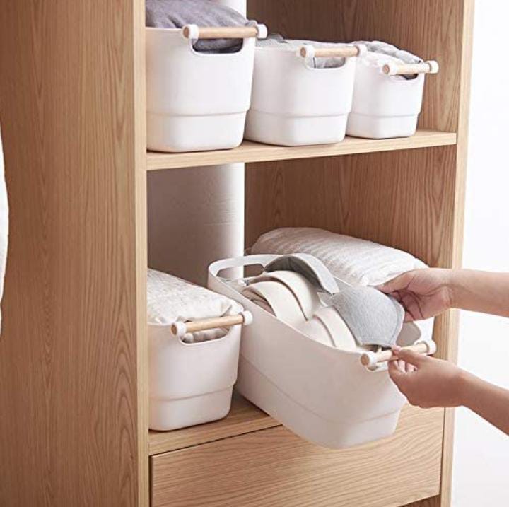 Laundry basket with bamboo handle