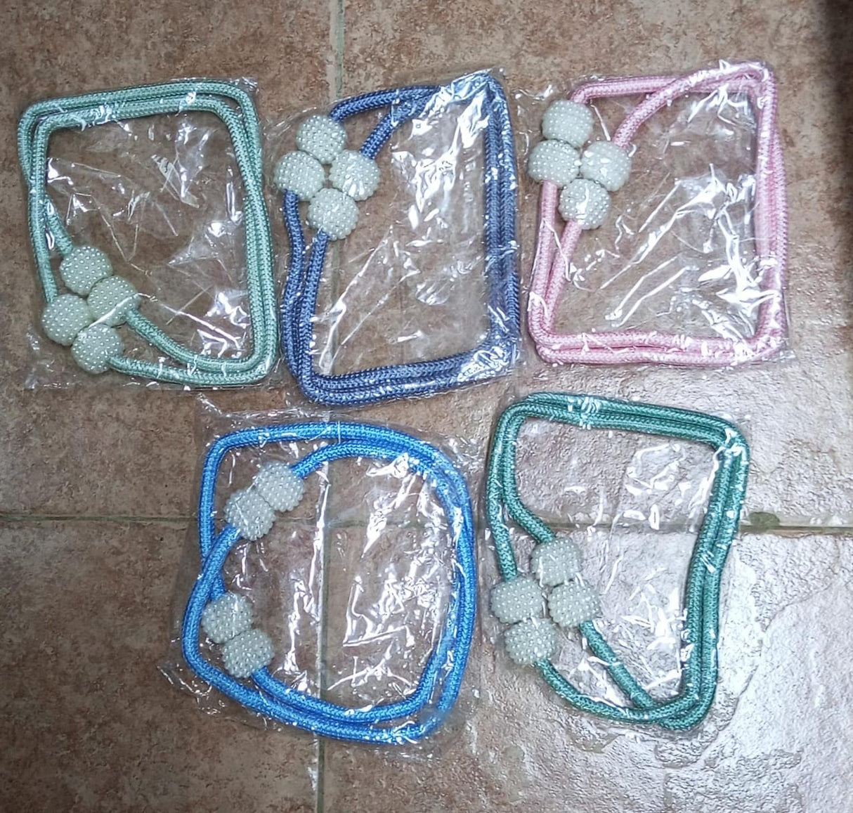 Curtain holder pair