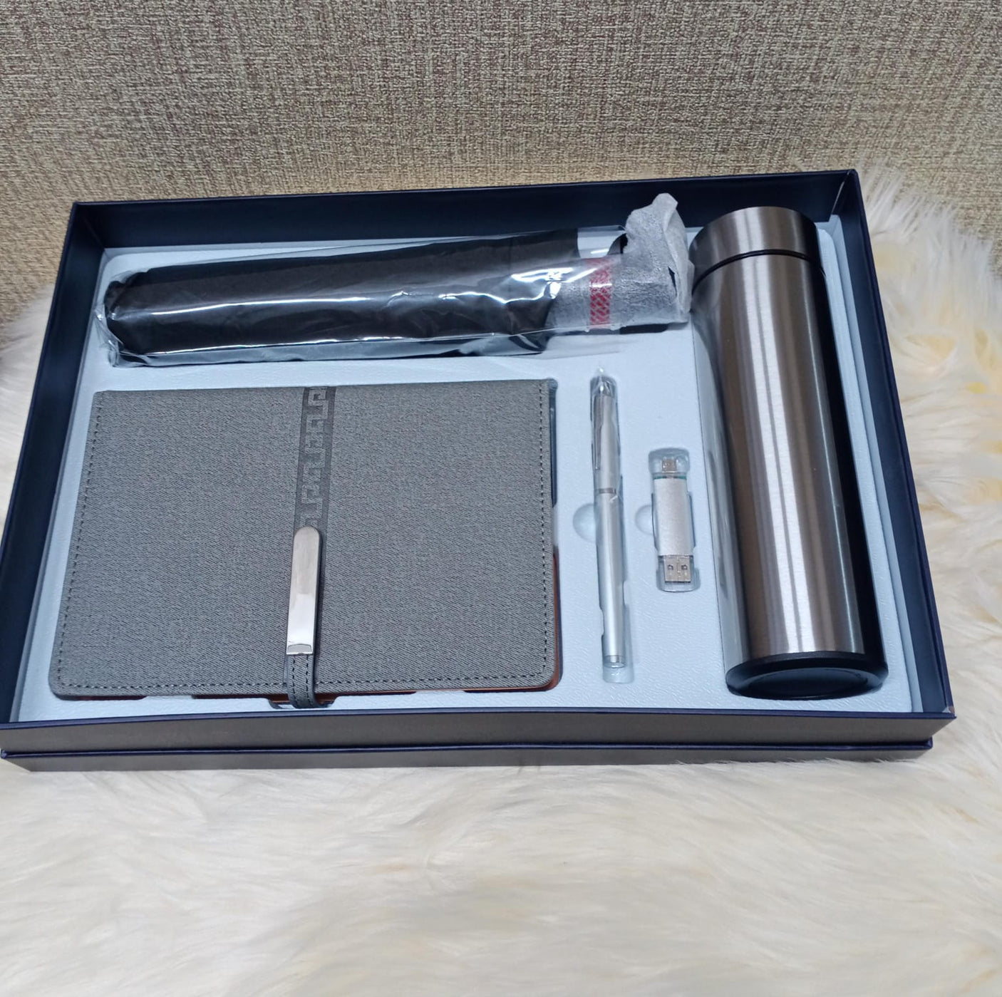corporate luxurious gift pack