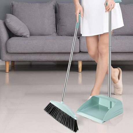 Broom and scoop folding dustpan