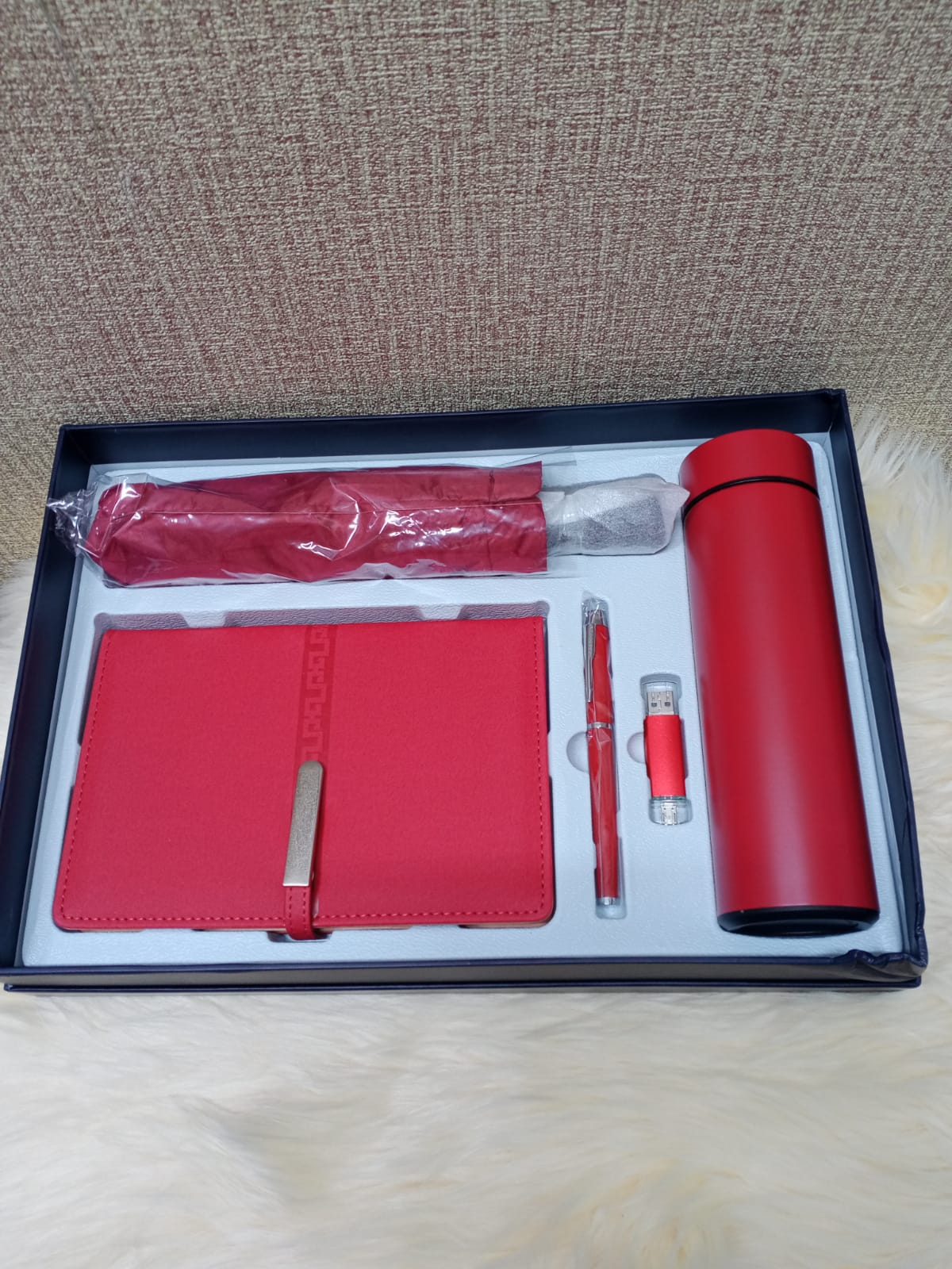 corporate luxurious gift pack