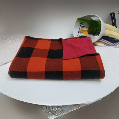 Cotton Masai Fleece Blanket
Key Features:

Material: Soft and warm cotton fleece

Size: 150 cm x 205 cm

Traditional Masai design – vibrant and cozy

Ideal for cold seasons, travel, or everyday home use