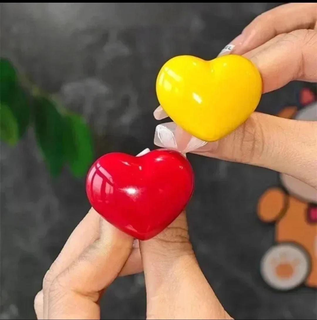 Creative heart shaped toilet press