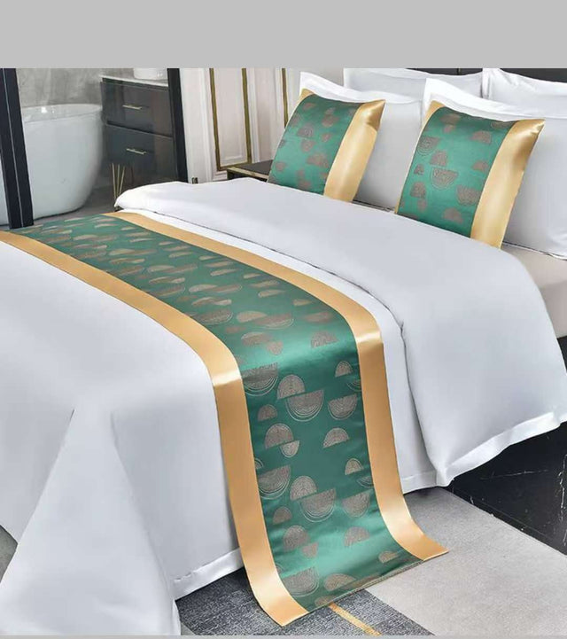 bedrunner with two matching pillow cases
