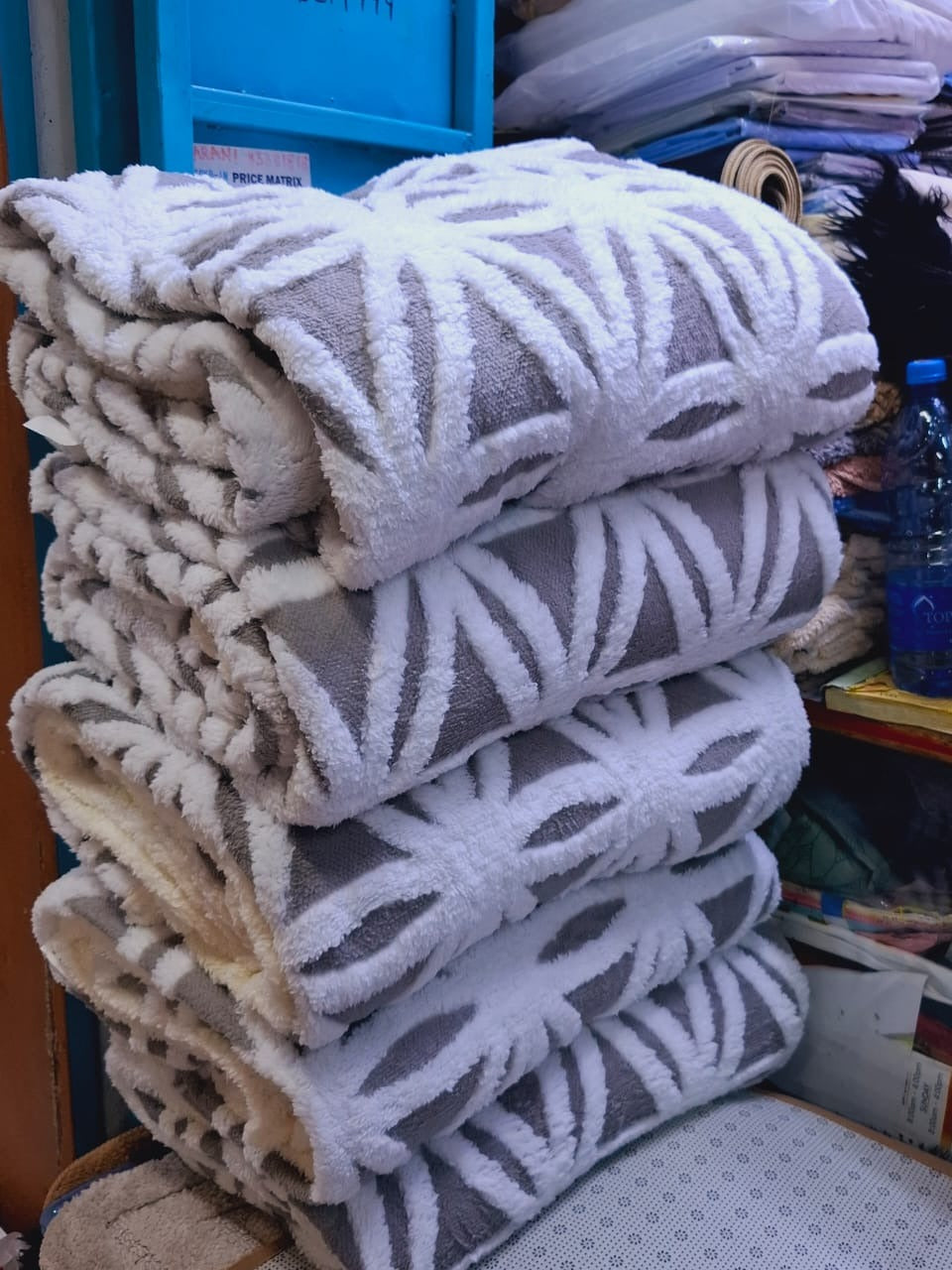 Classic sherpa blanket