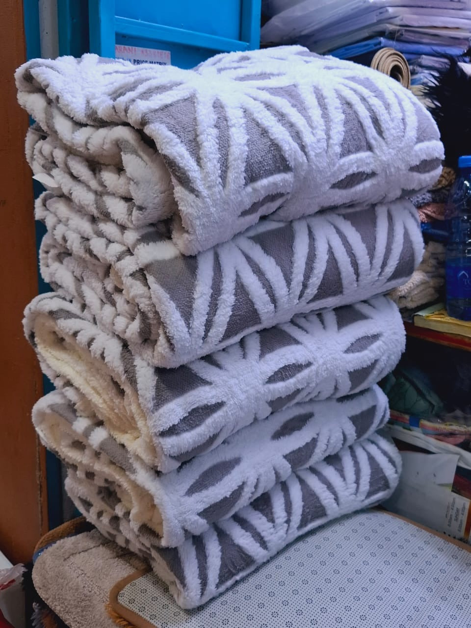 Classic sherpa blanket