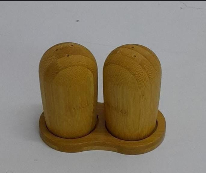 Bamboo salt shaker 2 in 1