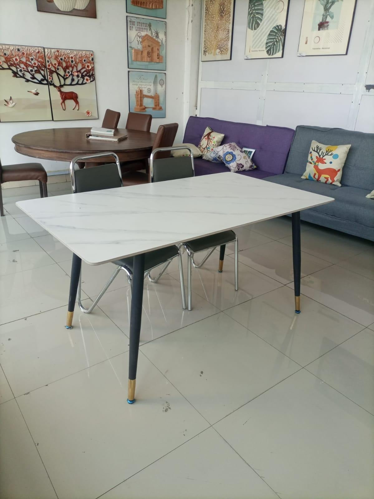 High-quality marble table with Gold legs