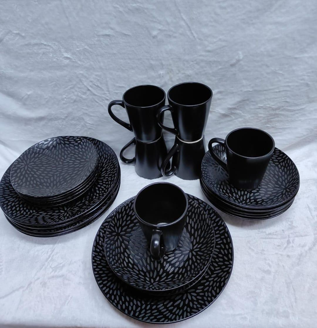 black patterned dinnerset