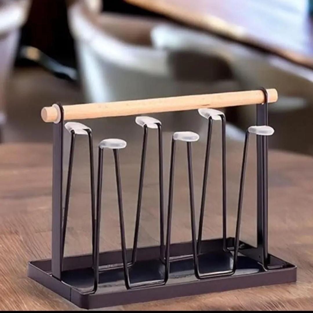 Metallic glass/cup holder.Metallic glass/cup holder