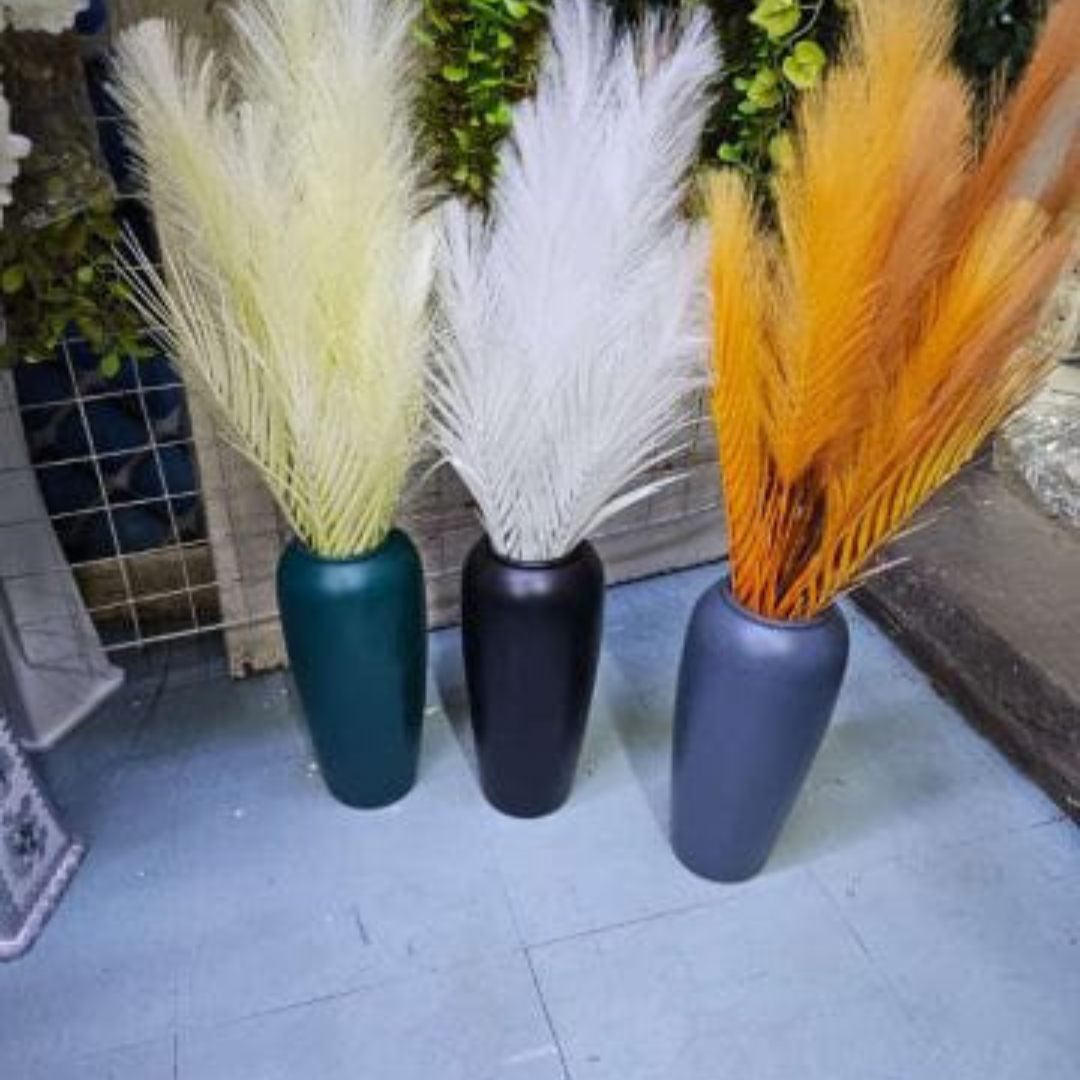 Artificial fluffy pampas grass