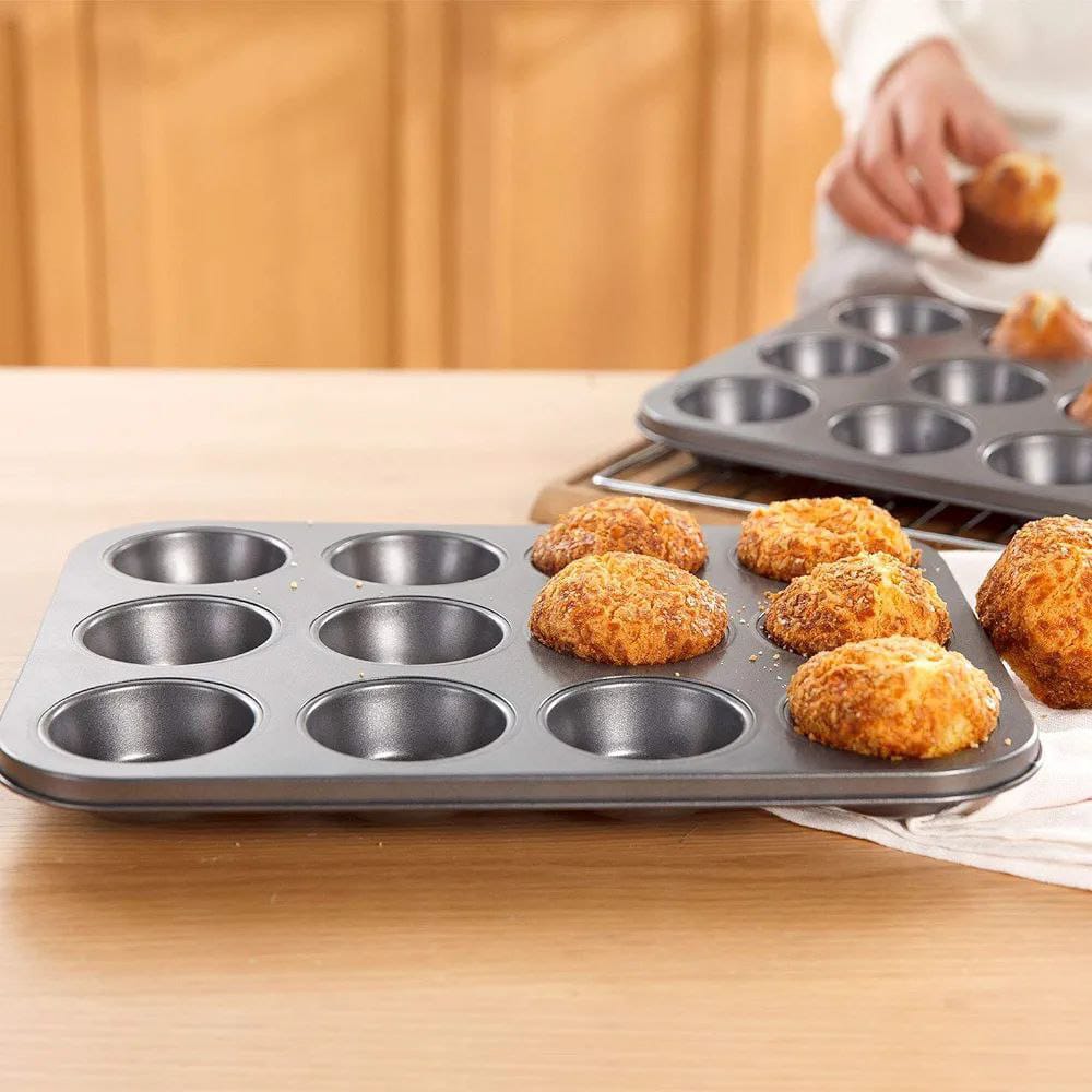 cupcake baking tins  12 holes