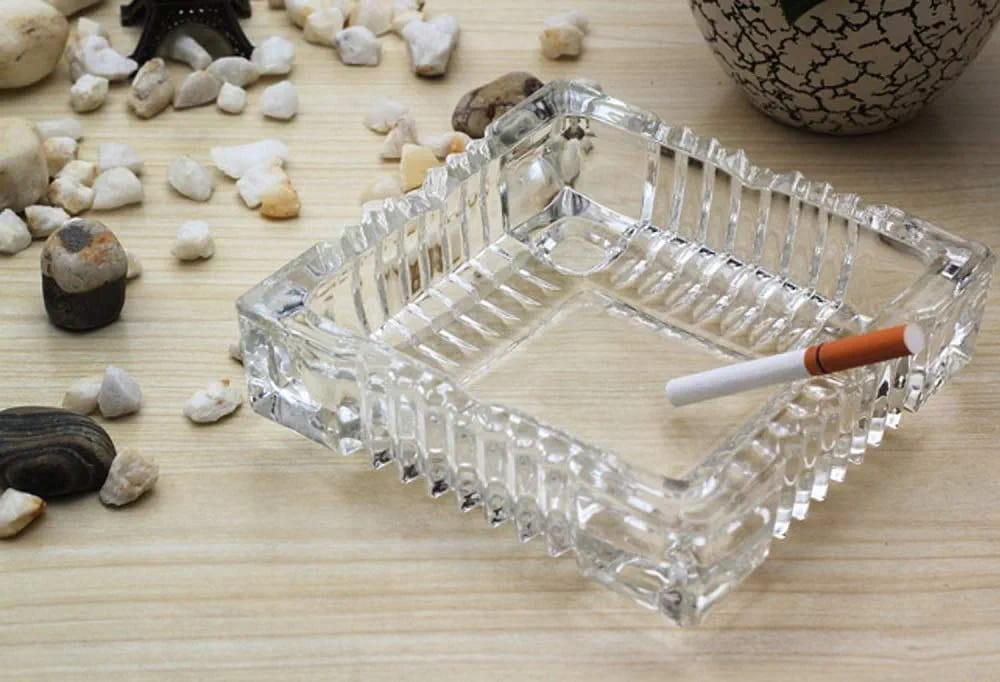 GLASS ASH TRAY SQUARE CLEAR