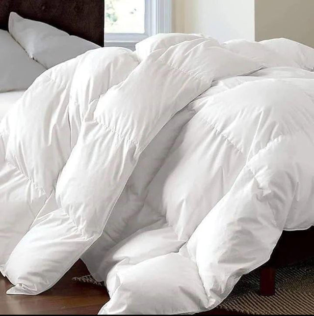 Extra King size White Unbinded Duvet Set
▪️1 duvet
▪️1 bedsheet
▪️2 pillow cases