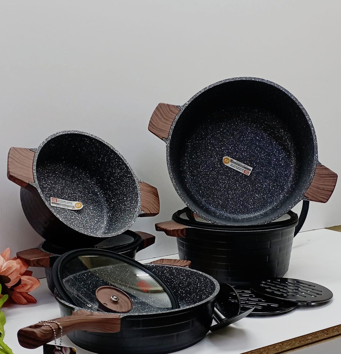❇️13pcs includes,
◾20cm casserole
◾24cm casserole
◾28cm casserole
◾32cm casserole
◾28cm deep frypan without lid
◾2pcs shovel
◾2pcs insulation pad
