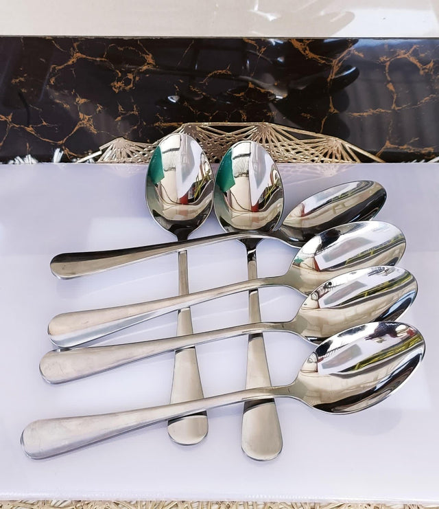 Set of silver tea spoons 
