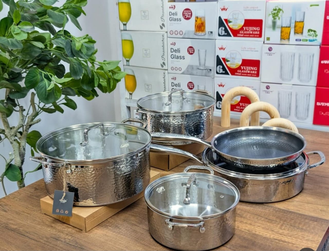 Premium High quality Tripply S/S Stainless steel cookware set with Hammered Patterned design