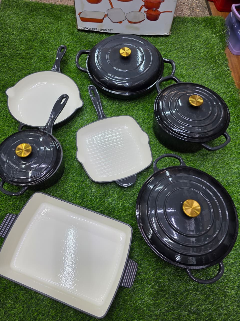 CAST IRON COOKING POTS