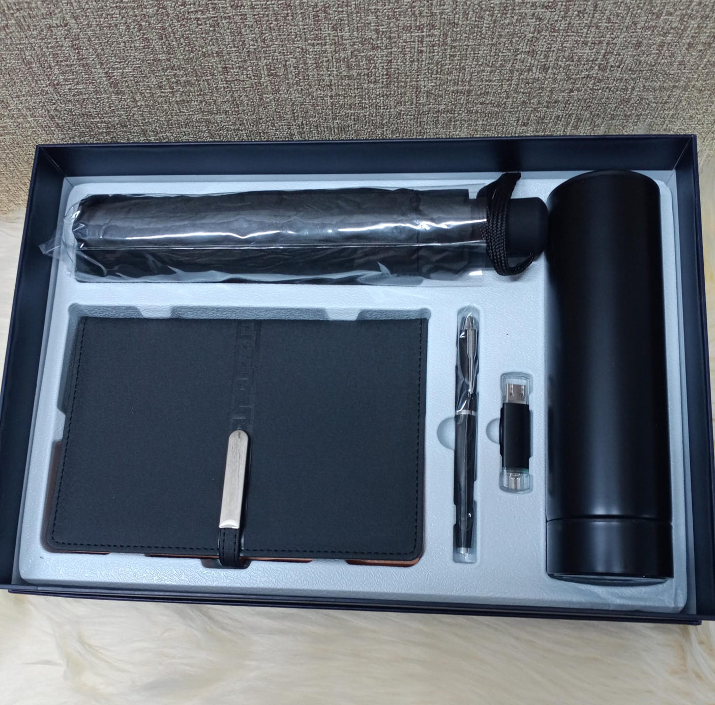 corporate luxurious gift pack
