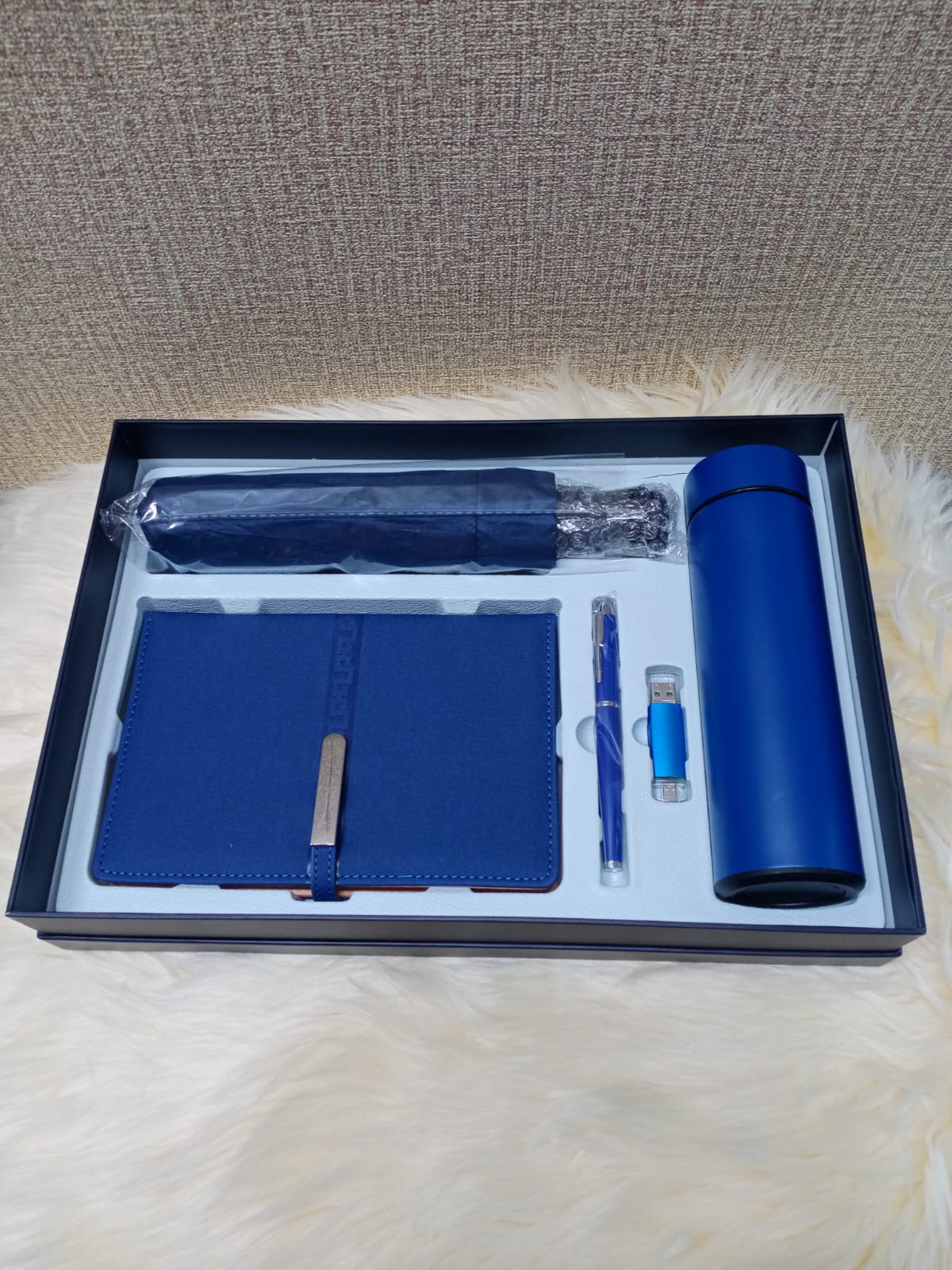 corporate luxurious gift pack