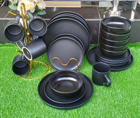black dinnerset