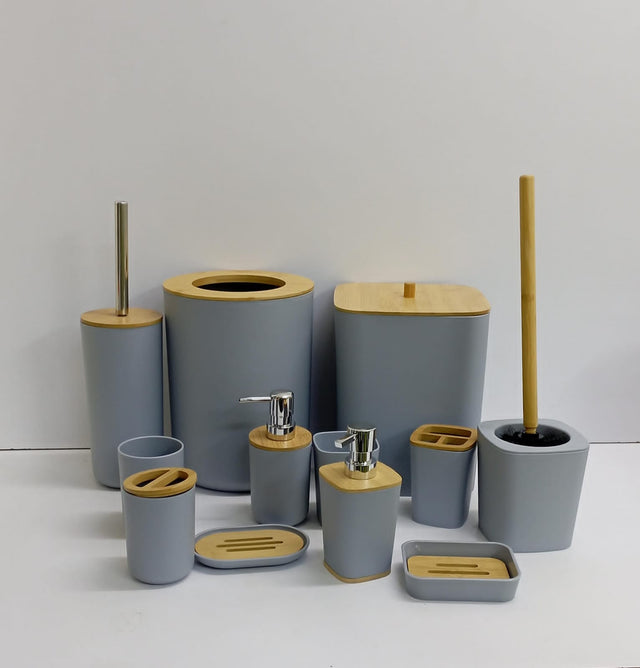 Bathroom accessories set